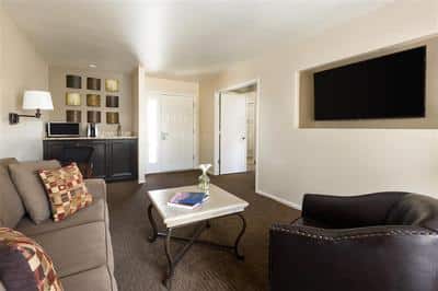 Villa Suite Living Room Wetbar