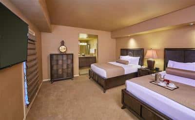 Monte Vista Downstairs Double Queen Bedroom