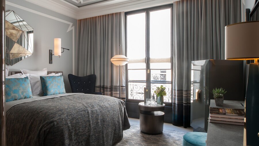 Connecting or Adjacent Rooms