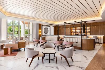Grand Bar & Lounge