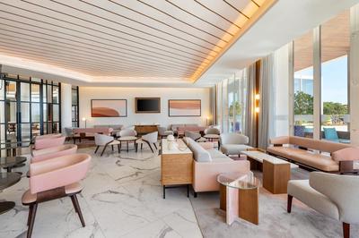 Grand Bar & Lounge