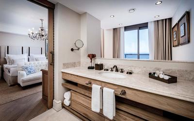 Deluxe Garden Sea View Room
