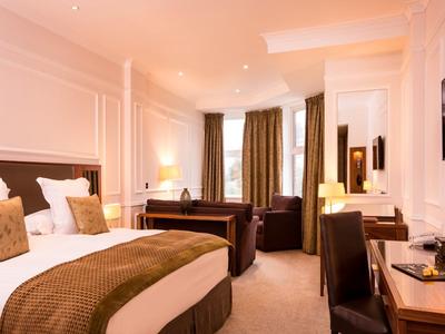 Guest room