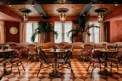 El Salon