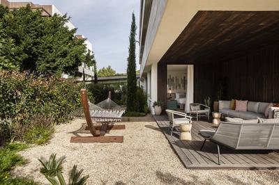1 King Bed Premium Private Garden