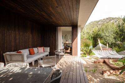 1 King Bed Premium Private Garden