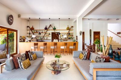 Main bar