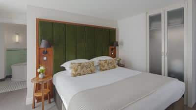 Deluxe One Bedroom Apartment with Bed Alcove
