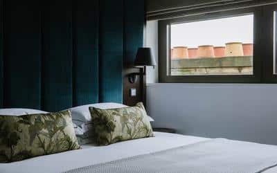 Luxury One Bedroom Apartment with Bed Alcove