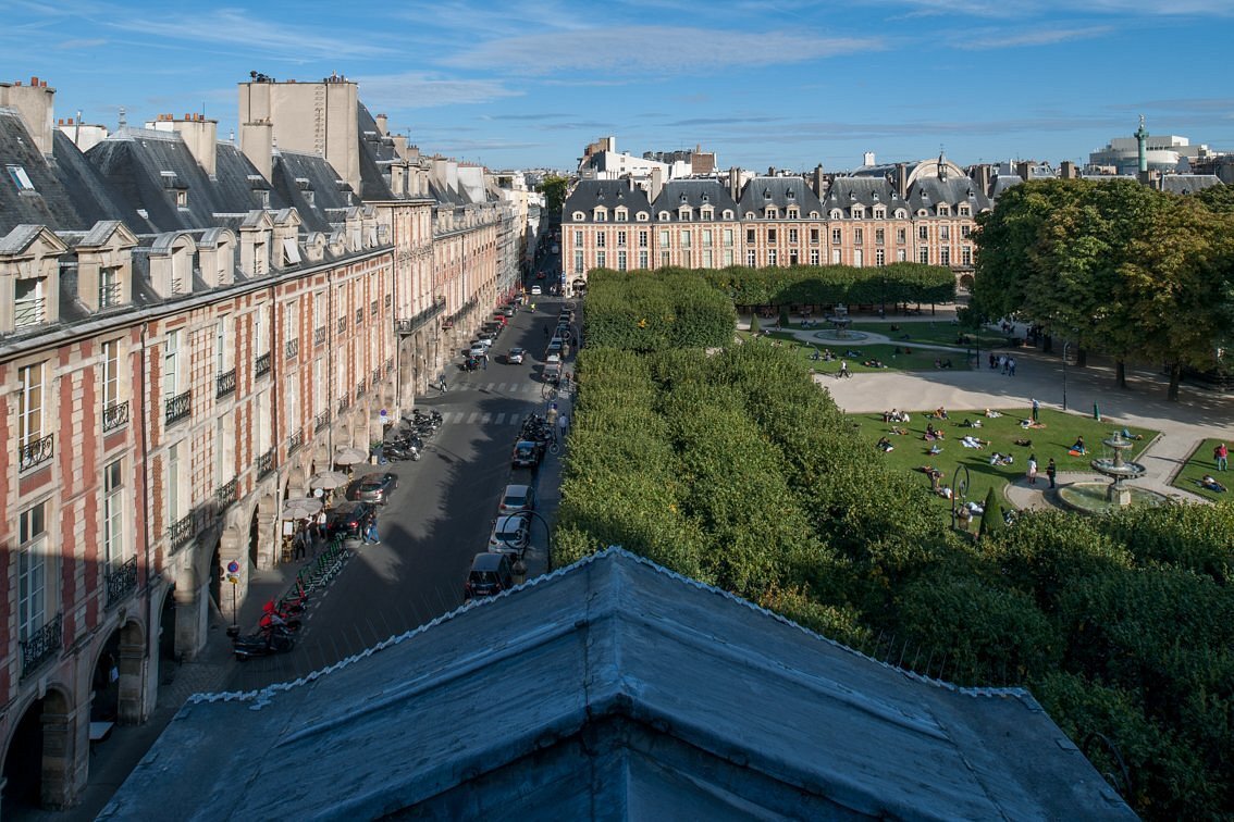 Cour des Vosges, Evok Collection