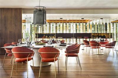 Restaurant Bar by Iñigo Urrechu