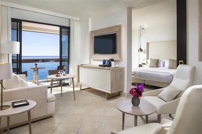 Grand Ocean Suite Red Level Living Room