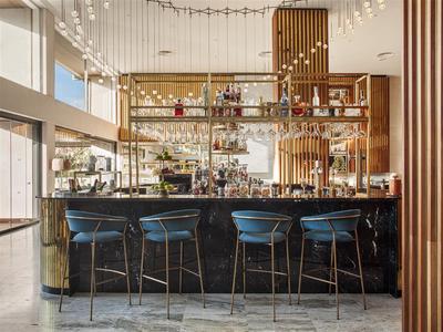 Audrey Bar