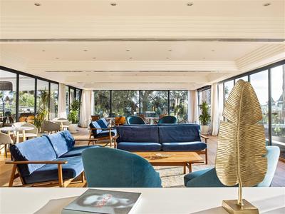 Red Level Lounge