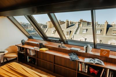 Suite Parisian Rooftops View – Atelier