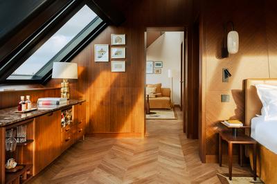 Nest - Suite with Parisian Rooftops View - Atelier