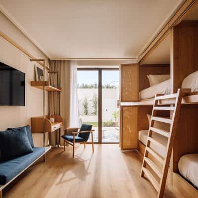 Surfers Room / Family Suite