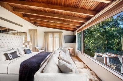 Royal Suite Red Level