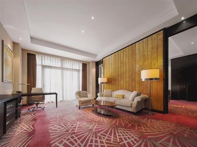 Red Level Deluxe Junior Suite Living