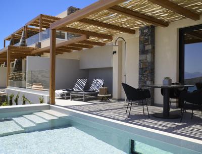 Family Duplex with Private Pool and Pool Basement Level