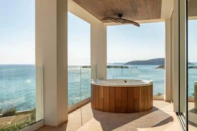Master Suite Terrace Tub