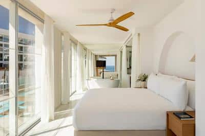 Master Suite Terrace Tub