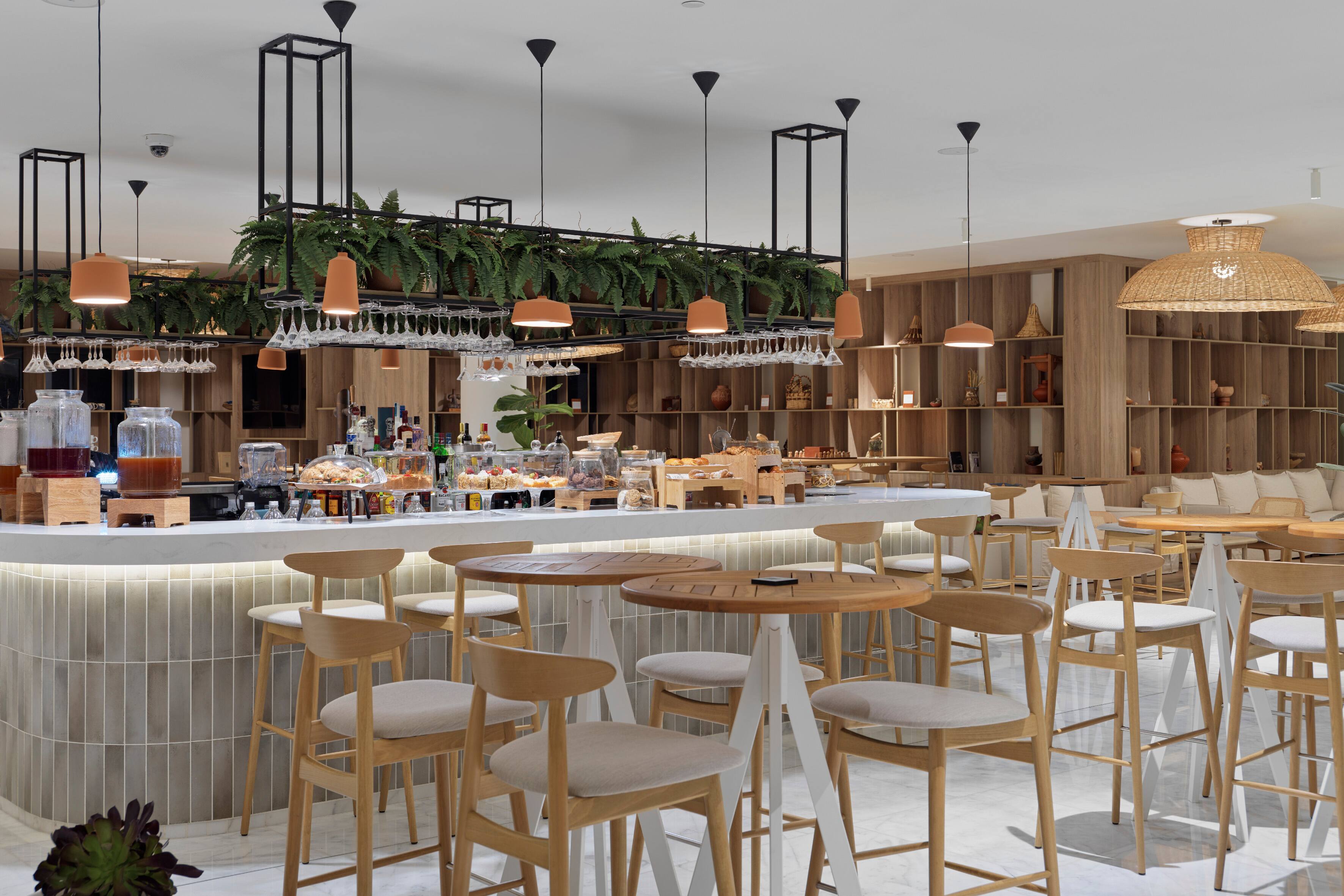 Ginger Grand Café & Lobby Bar