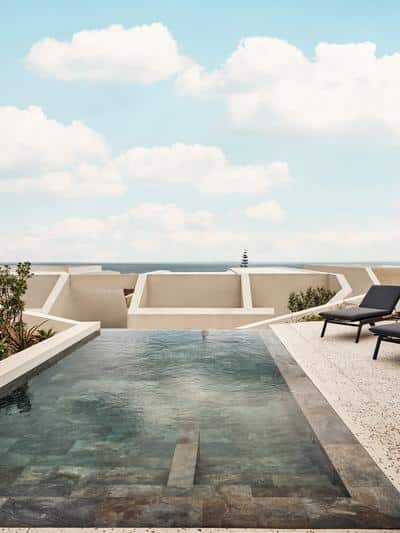 Deluxe Pool Suite