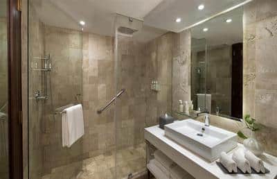 Premium Junior Suite Lagoon View Bathroom