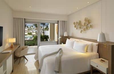 One Bedroom Master Suite SwimUp