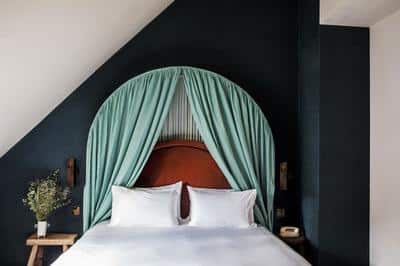 Parisian Eaves - Superior Deluxe Room