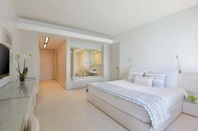 Panoramic Club Room