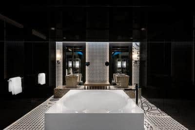 Suite Bathroom – Tub