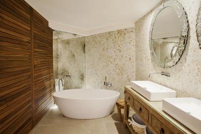 Grand Suite Duplex Bathroom