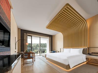Deluxe Lake View King Room