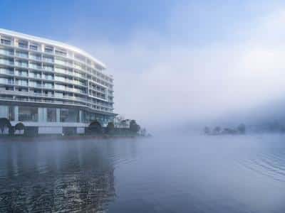 Lakeview Hotel Exterior