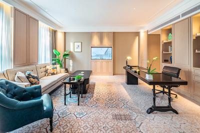 Executive Deluxe Suite