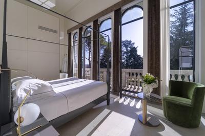 Senior Suite