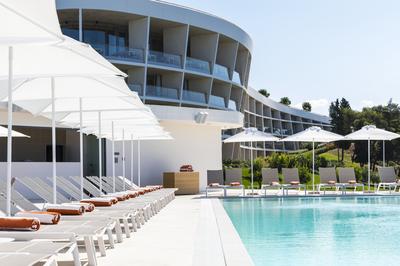 Peninsula Bar Grill Swimming Pool