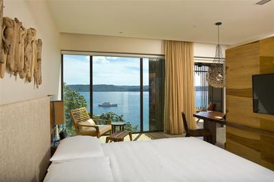 1 King Bed Bay View