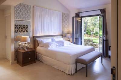 Villa Valrugues Bedroom