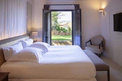 Villa Valrugues Bedroom