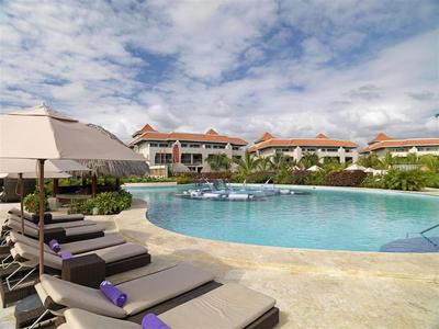 The Reserve Main Pool Beds