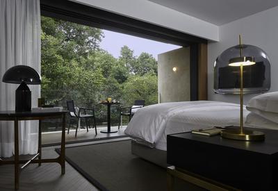 Grand Suite Contemporary Building