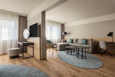 mc-bslmc-jr-suite-living-rm-10242-42830_Classic-Hor