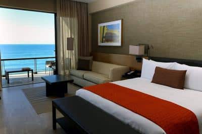 King Deluxe Guest Room - Oceanfront
