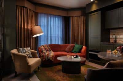 Club Class Corner