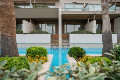 Deluxe Room with Shared Pool