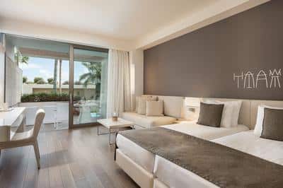Deluxe Room with Shared Pool