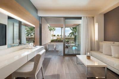 Deluxe Room with Shared Pool